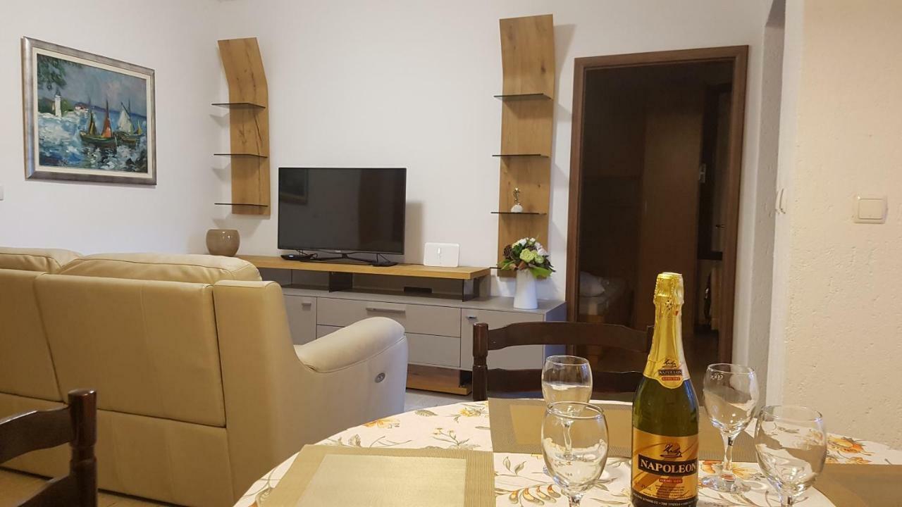 Apartment Lavanda Garden ラブ エクステリア 写真
