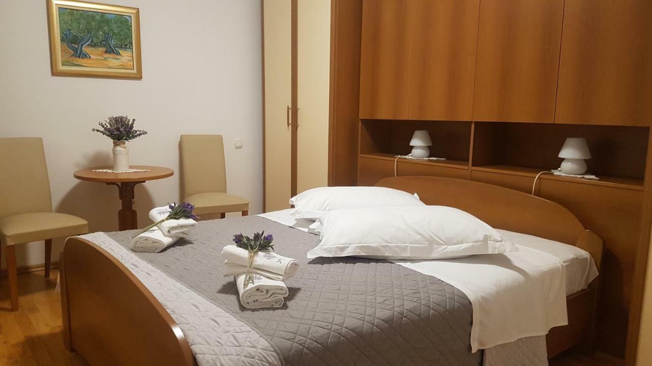 Apartment Lavanda Garden ラブ エクステリア 写真