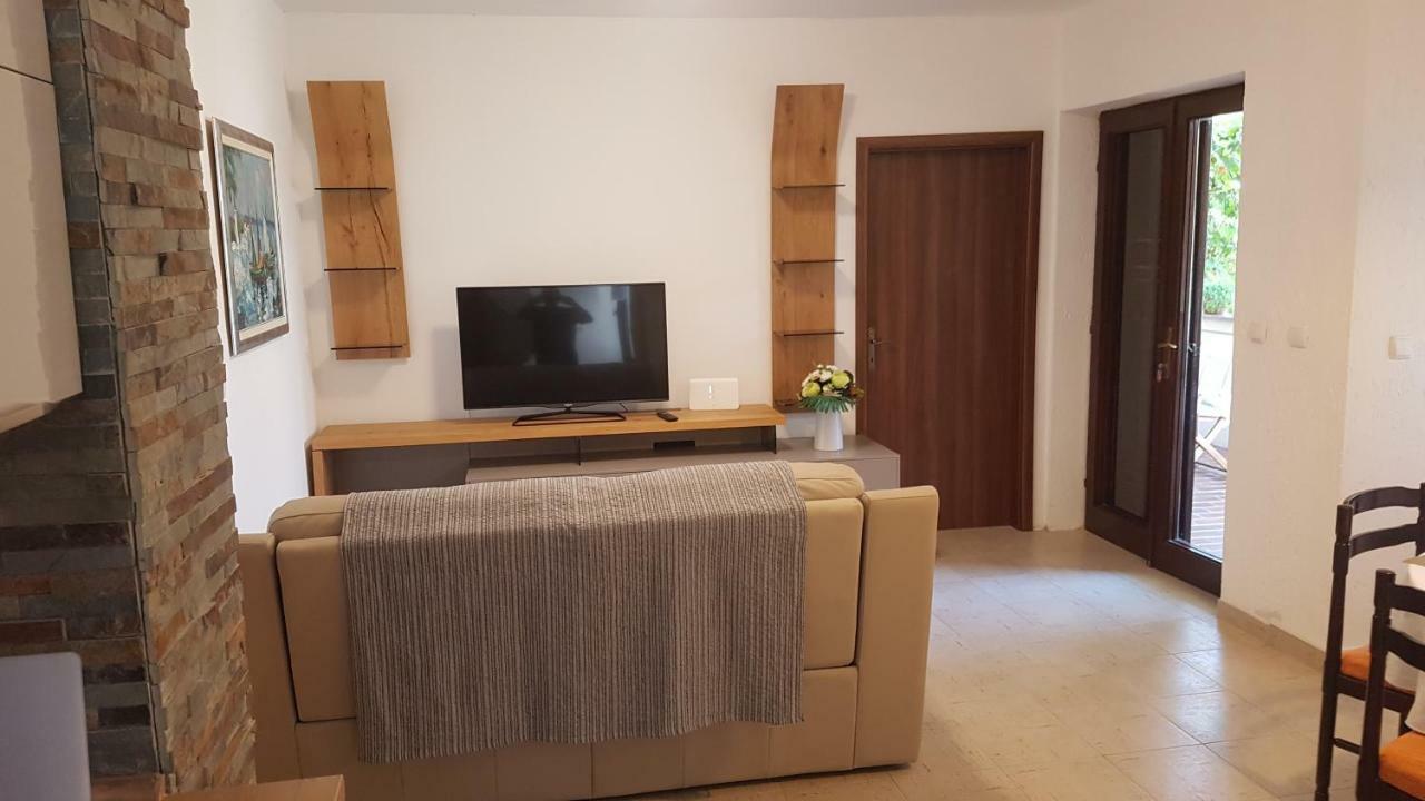 Apartment Lavanda Garden ラブ エクステリア 写真
