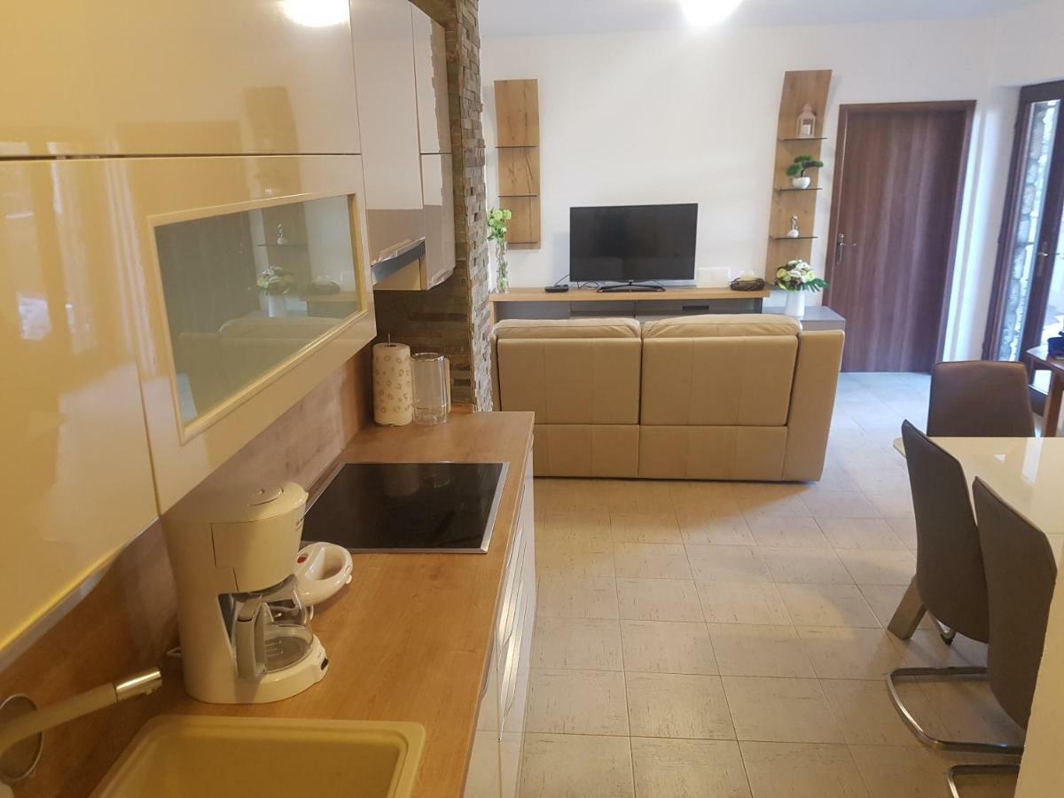 Apartment Lavanda Garden ラブ エクステリア 写真
