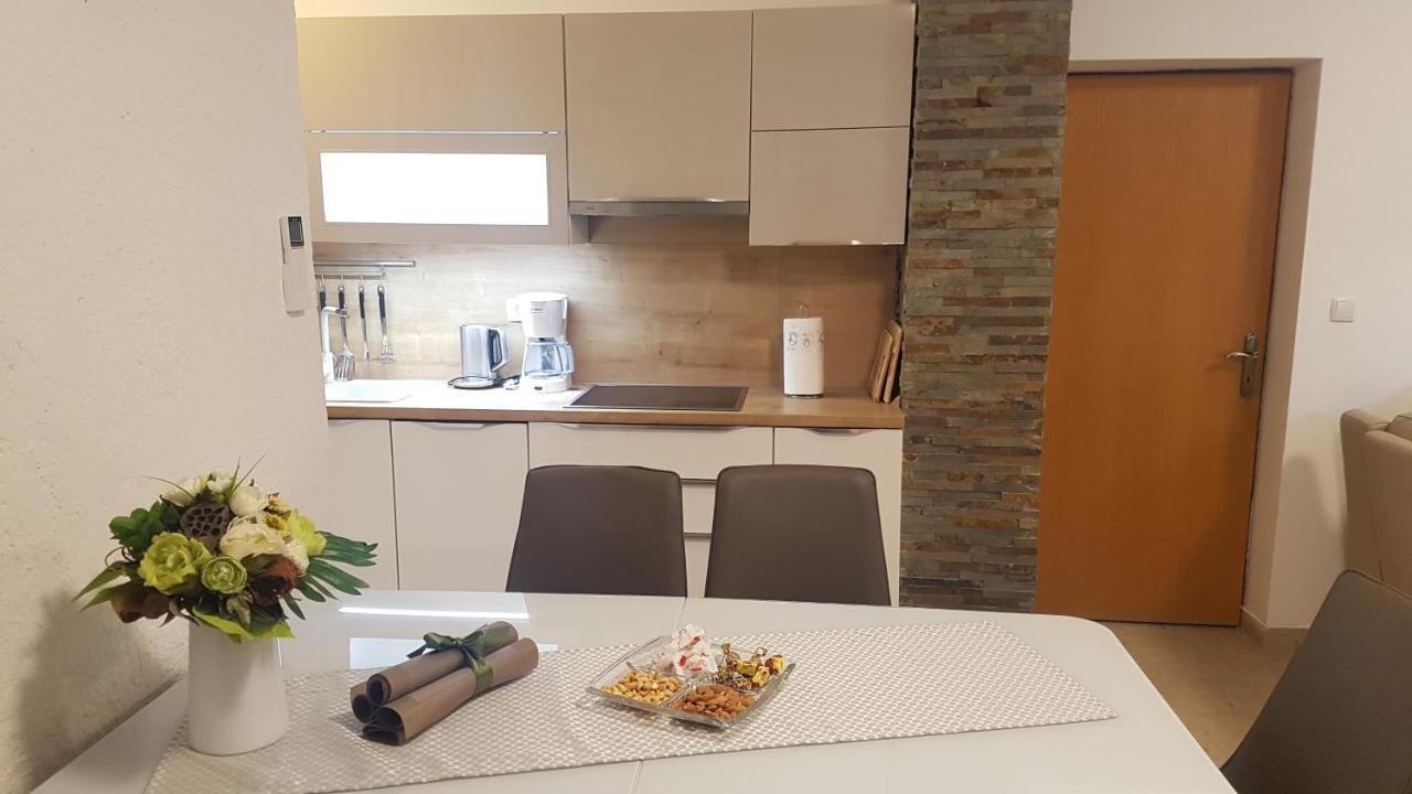 Apartment Lavanda Garden ラブ エクステリア 写真