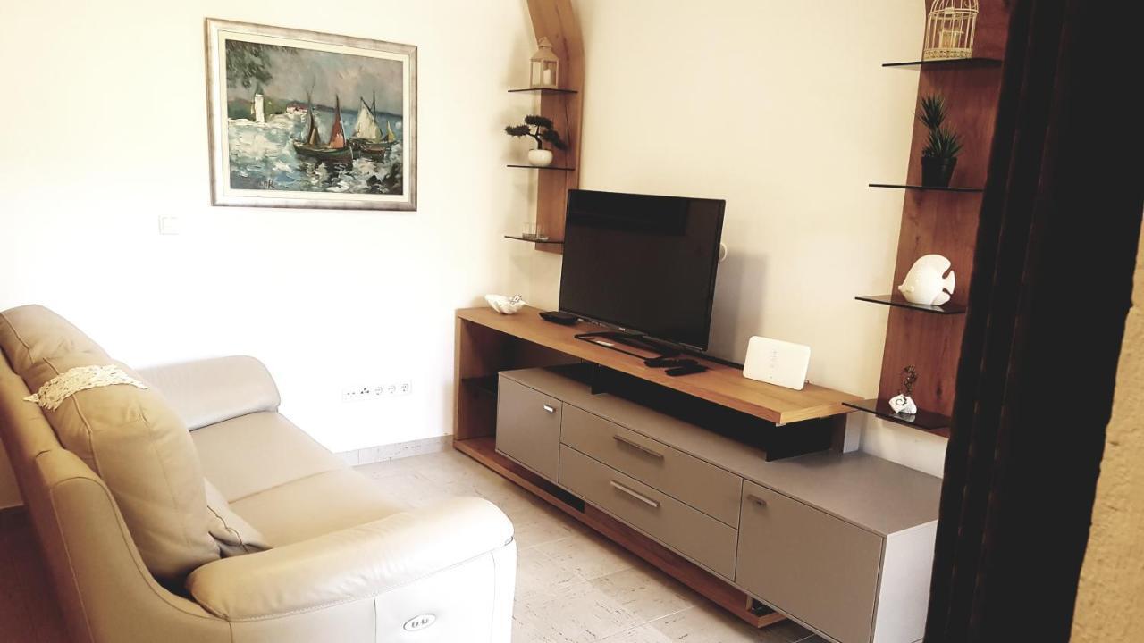Apartment Lavanda Garden ラブ エクステリア 写真