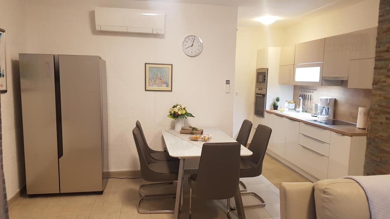 Apartment Lavanda Garden ラブ エクステリア 写真