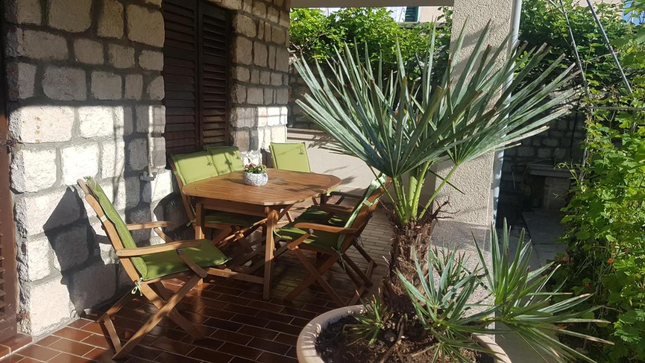 Apartment Lavanda Garden ラブ エクステリア 写真