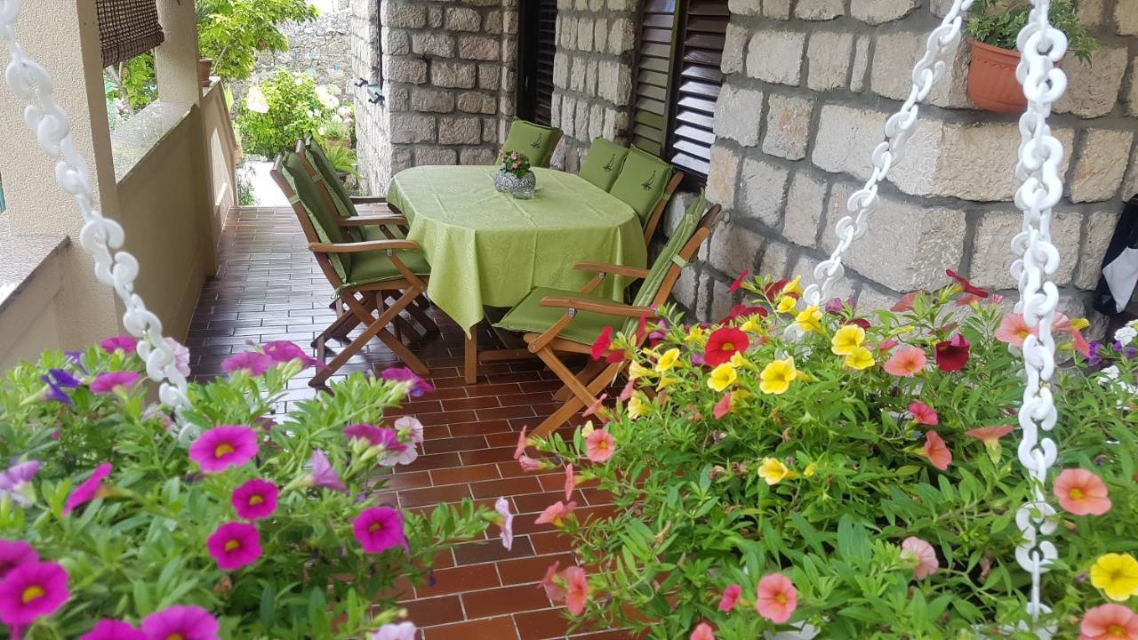 Apartment Lavanda Garden ラブ エクステリア 写真